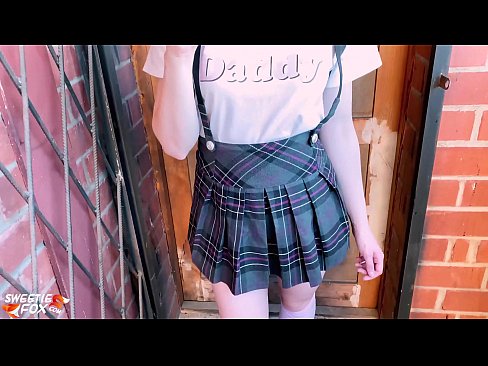 ❤️ Schoolgirl sûget har lul djip en neukt ynstee fan klassen. ☑ Porno by wy ❌